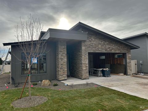 Photo of 611 W Wrangler St, Meridian, ID 83646 (MLS # 98969306)