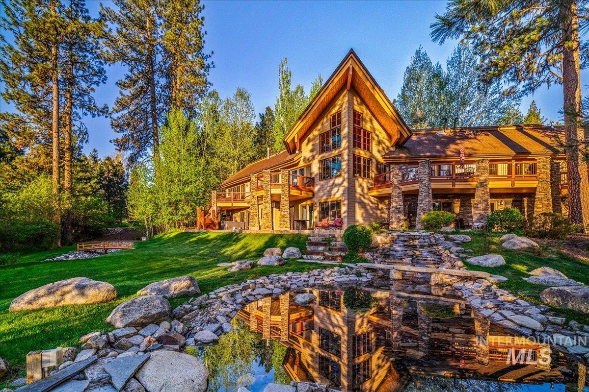 3872 Brookside Dr