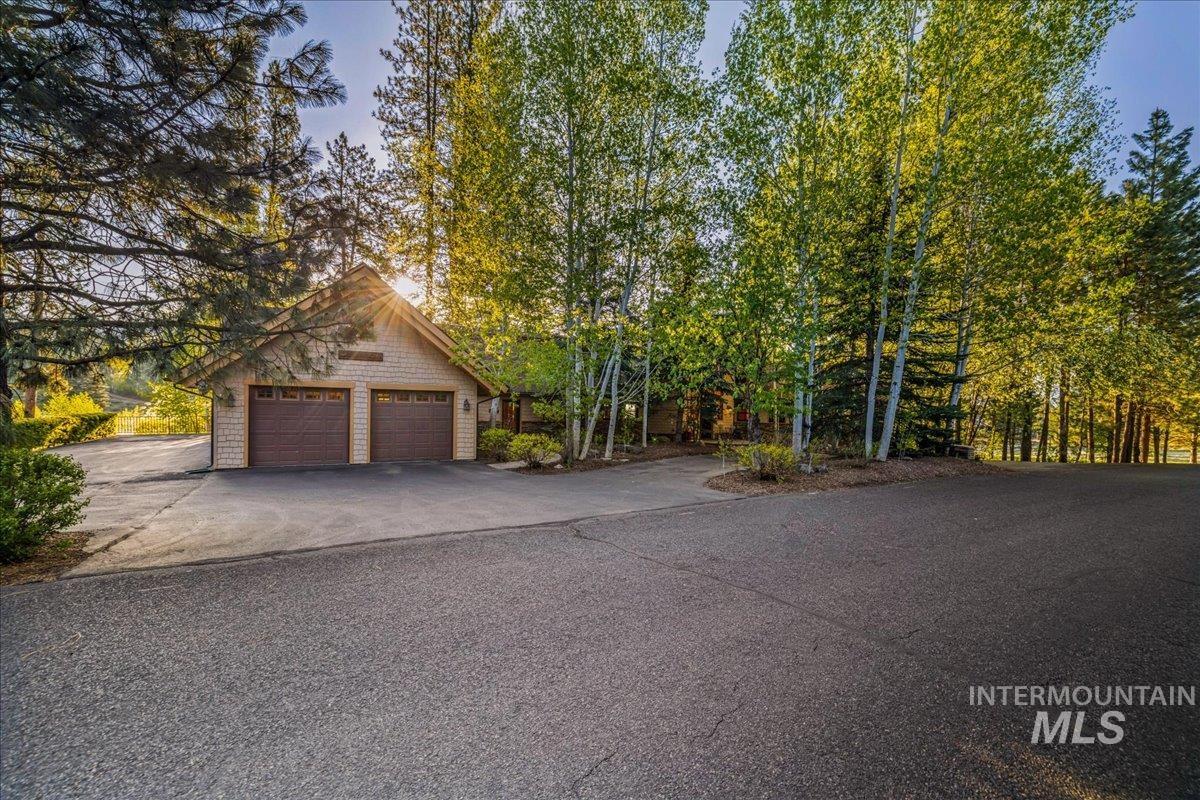 3872 Brookside Dr