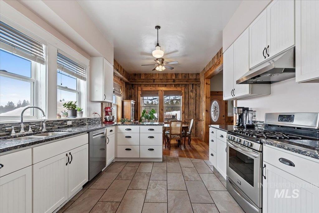 Photo of 675 W Russell Dr, Prairie, ID 83647 (MLS # 98933191)