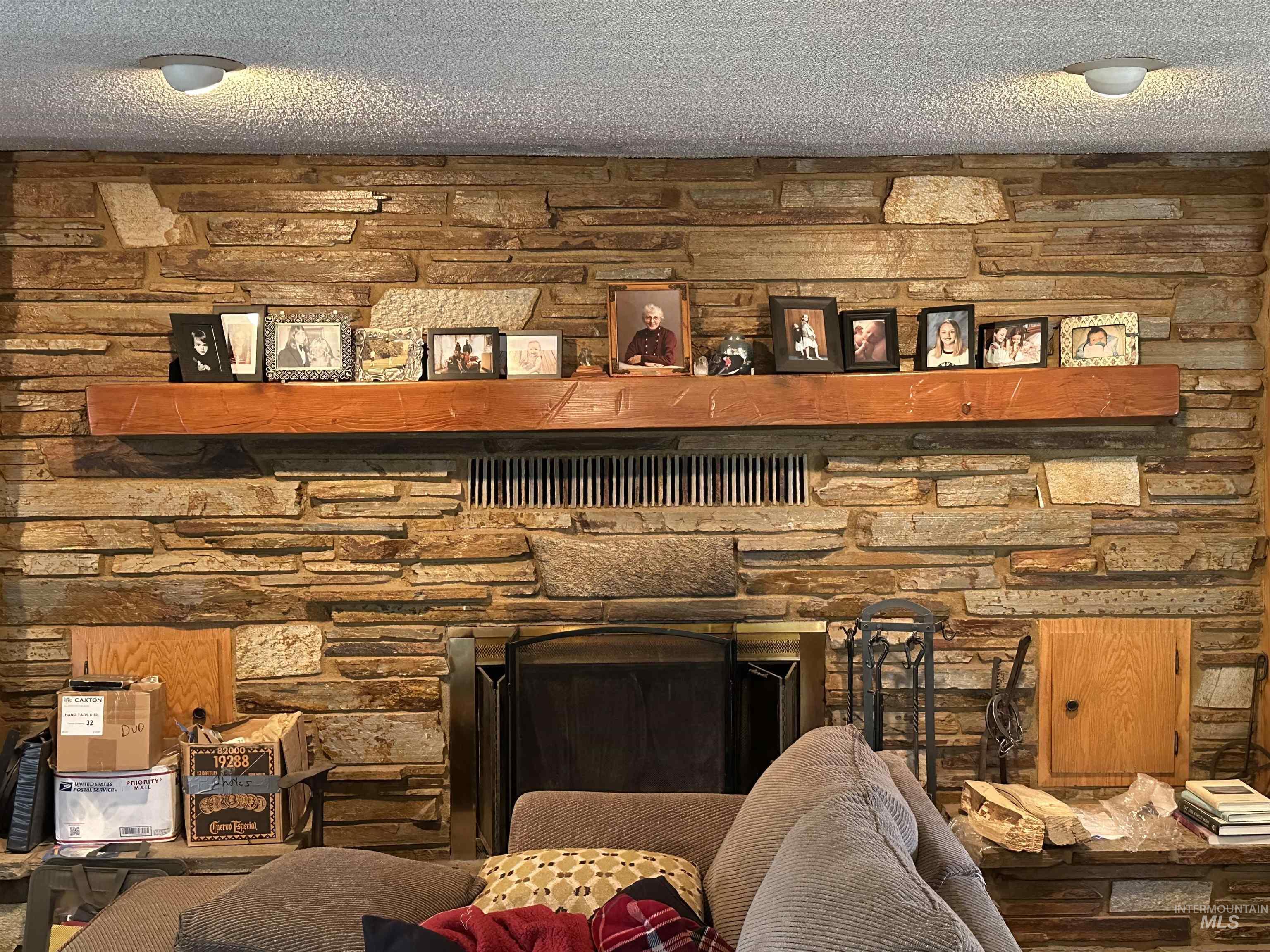 Detailed view of a textured ceiling