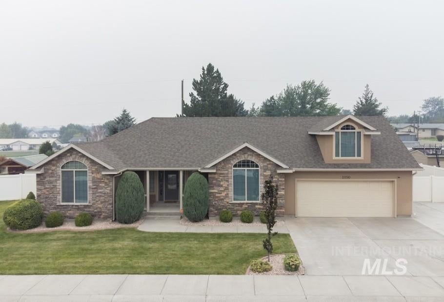 Photo of 1030 Oakwood St, Burley, ID 83318 (MLS # 98995670)