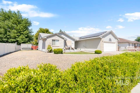 Photo of 139 Hill St, Ontario, OR 97914 (MLS # 98988503)