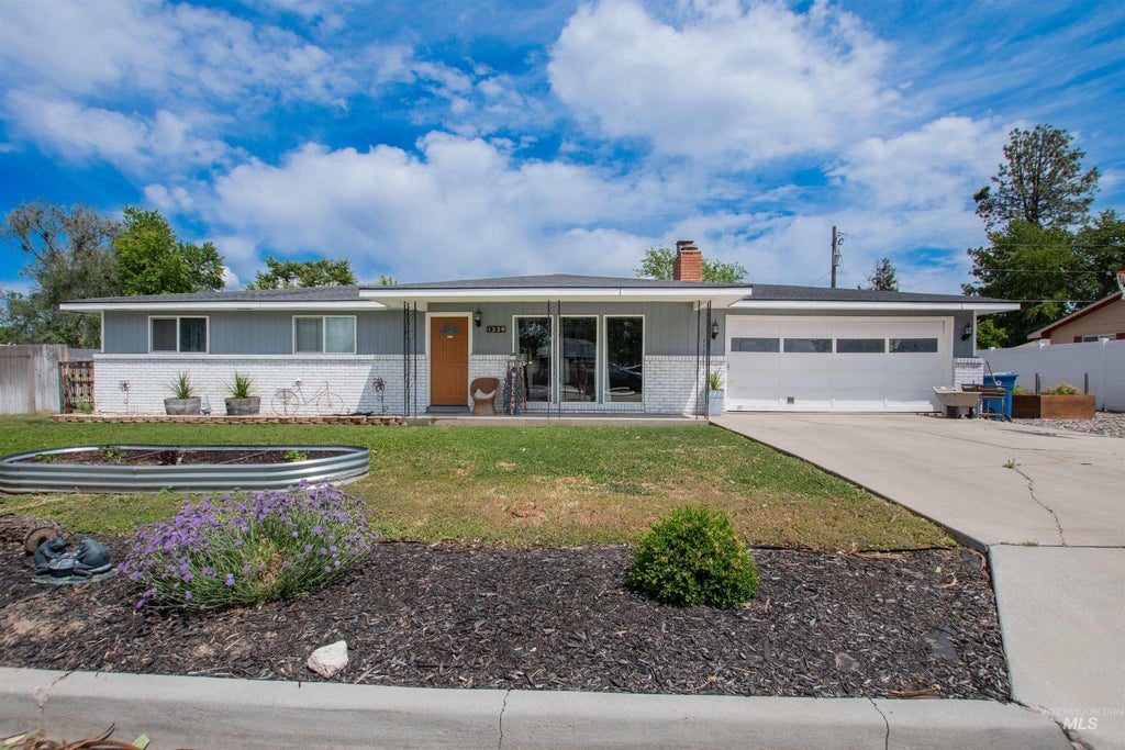 Photo of 1220 N Ohio Avenue, Caldwell, ID 83605 (MLS # 98989106)