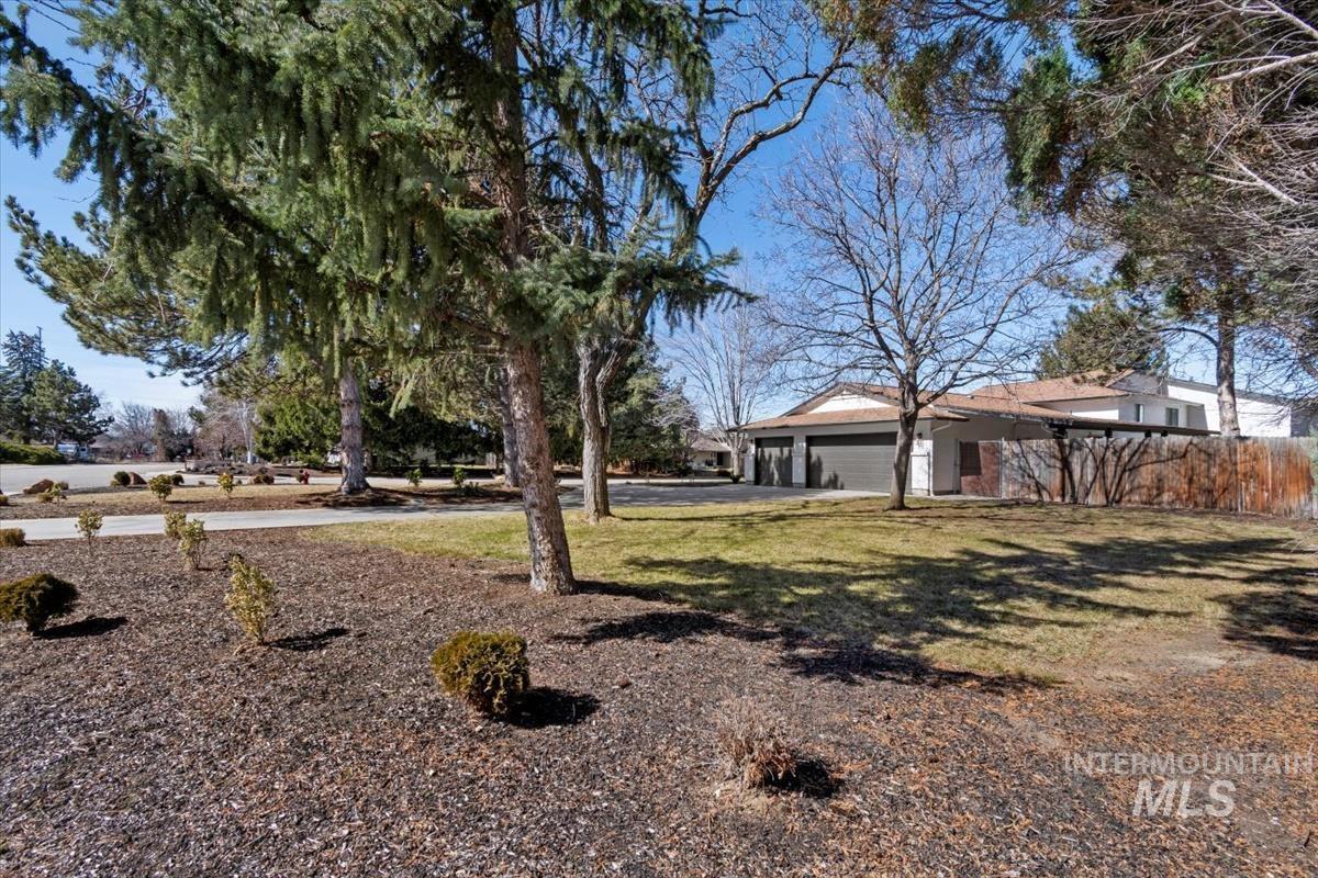 View of yard featuring a garage