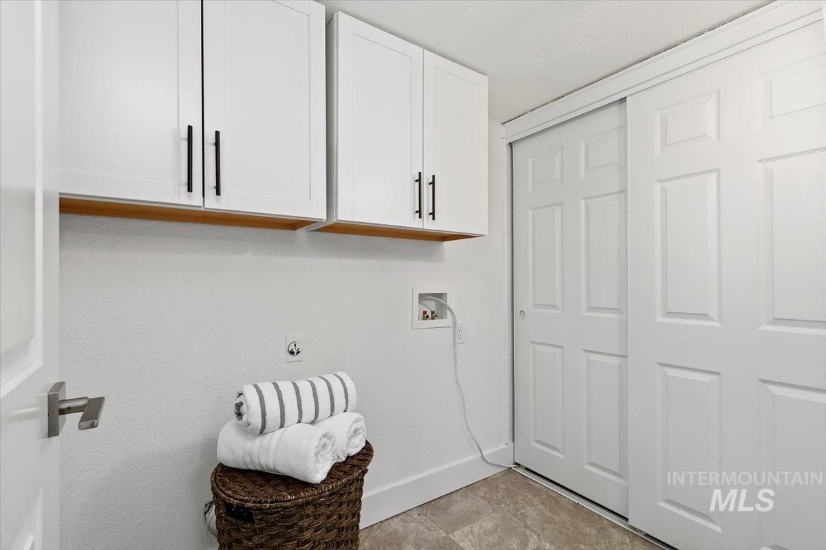 Laundry area featuring cabinet space and washer hookup