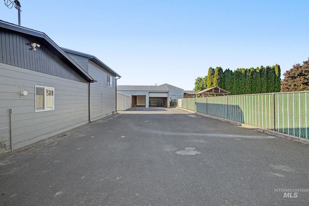 Photo of 1119 Alder Dr, Lewiston, ID 83501 (MLS # 98986654)