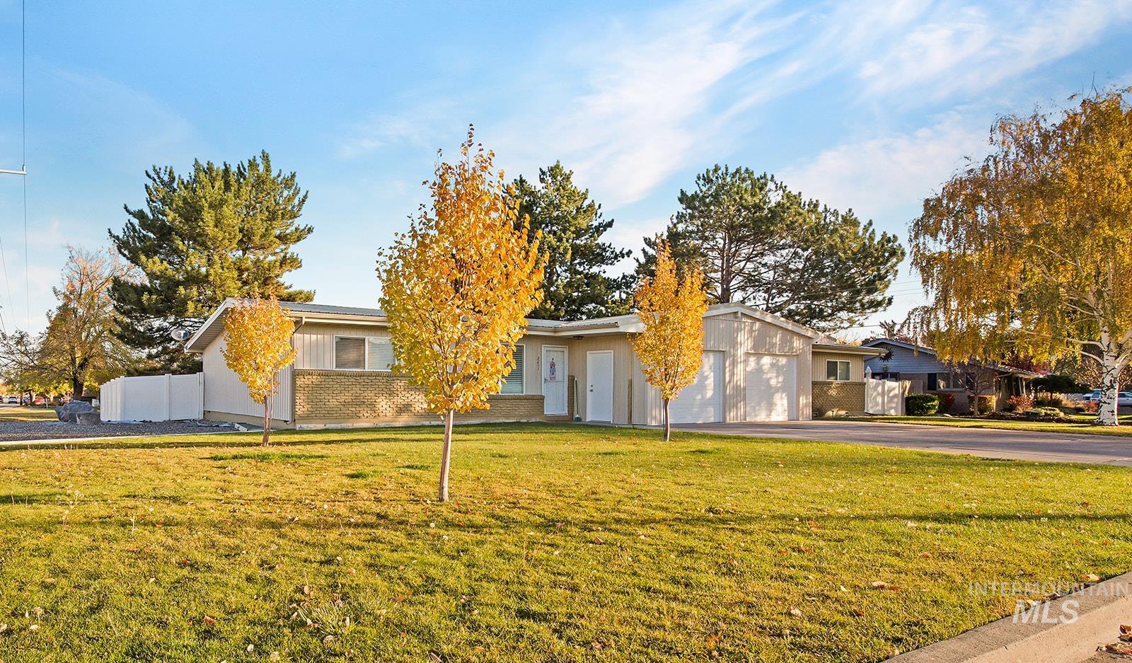 2211-2215 Crest Ave.