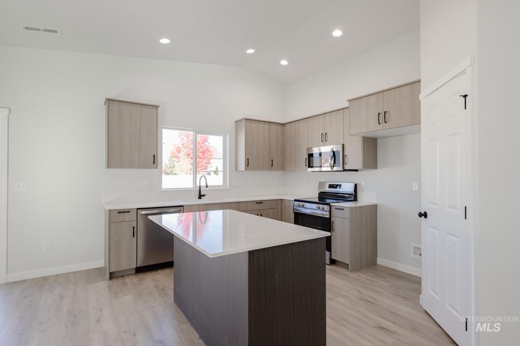 Photo of 648 W Snowy Owl St, Kuna, ID 83634 (MLS # 98965853)