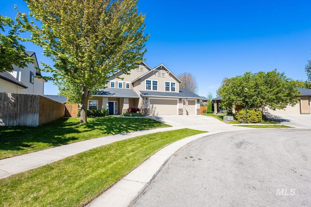 Photo of 591 N Pringlewood Pl, Star, NA 53669 (MLS # 98983973)