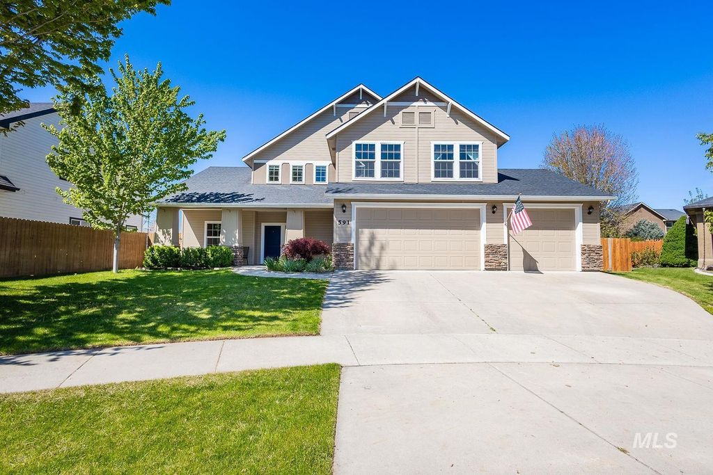 Photo of 591 N Pringlewood Pl, Star, NA 53669 (MLS # 98983973)