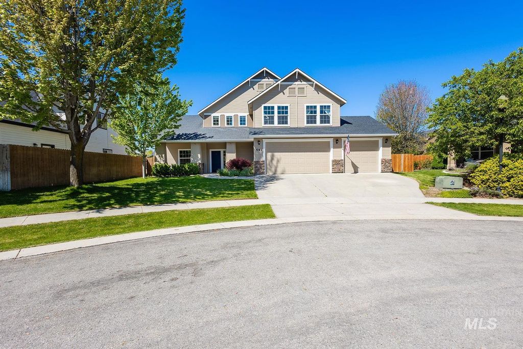 Photo of 591 N Pringlewood Pl, Star, NA 53669 (MLS # 98983973)