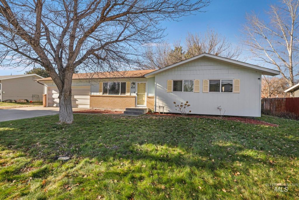 Photo of 833 Madrona St N St, Twin Falls, ID 83301 (MLS # 98968808)