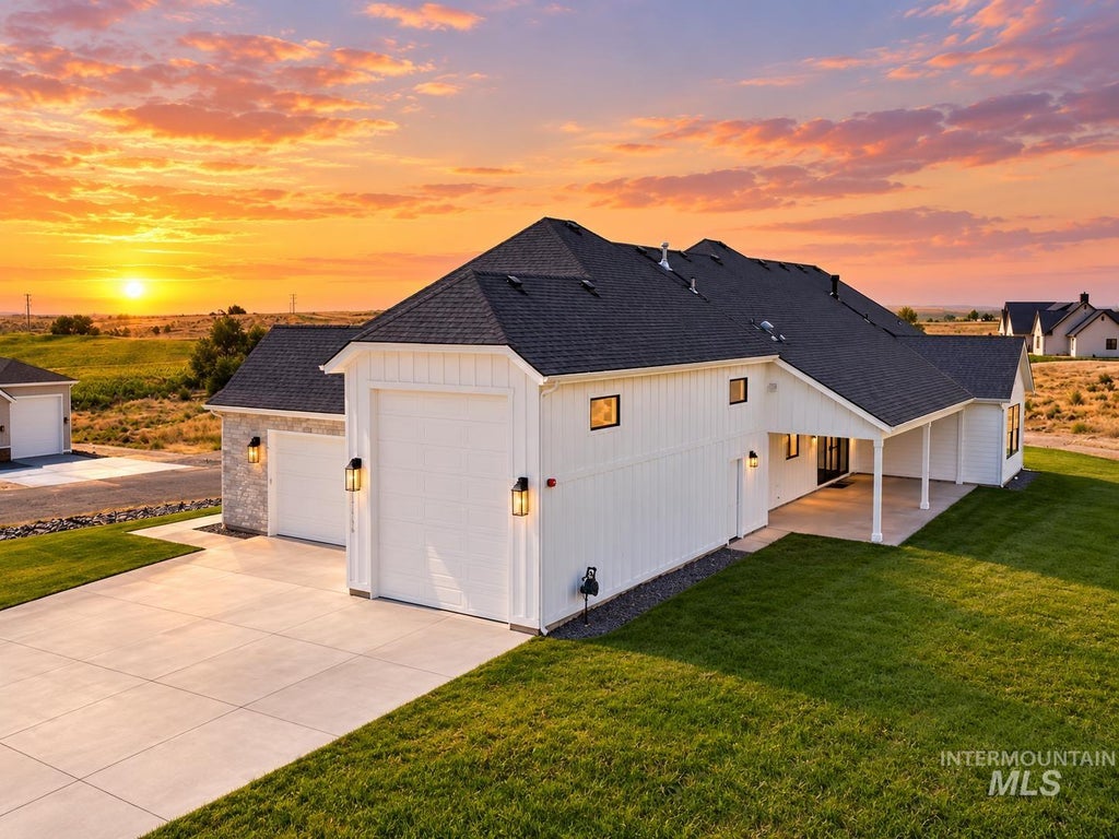 Photo of 17244 Triple Crown Pl, Caldwell, ID 83607 (MLS # 99002984)