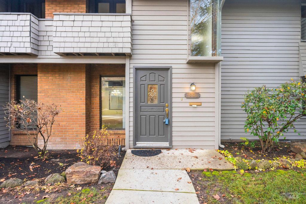 Photo of 1009 E Strawberry Lane, Boise, ID 83712 (MLS # 98969632)