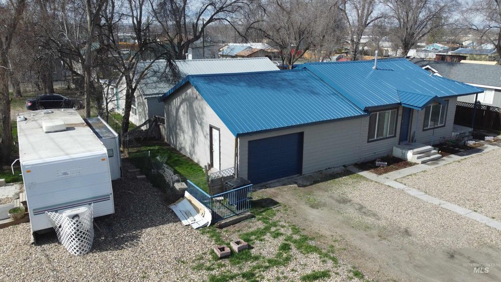 Photo of 705 N 2nd Street, Nyssa, OR 97913 (MLS # 98977856)