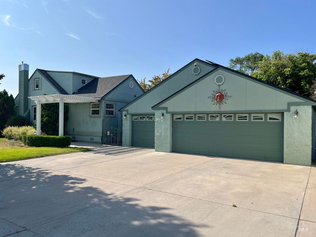 Photo of 710 Locust St, Twin Falls, ID 83301 (MLS # 98969449)
