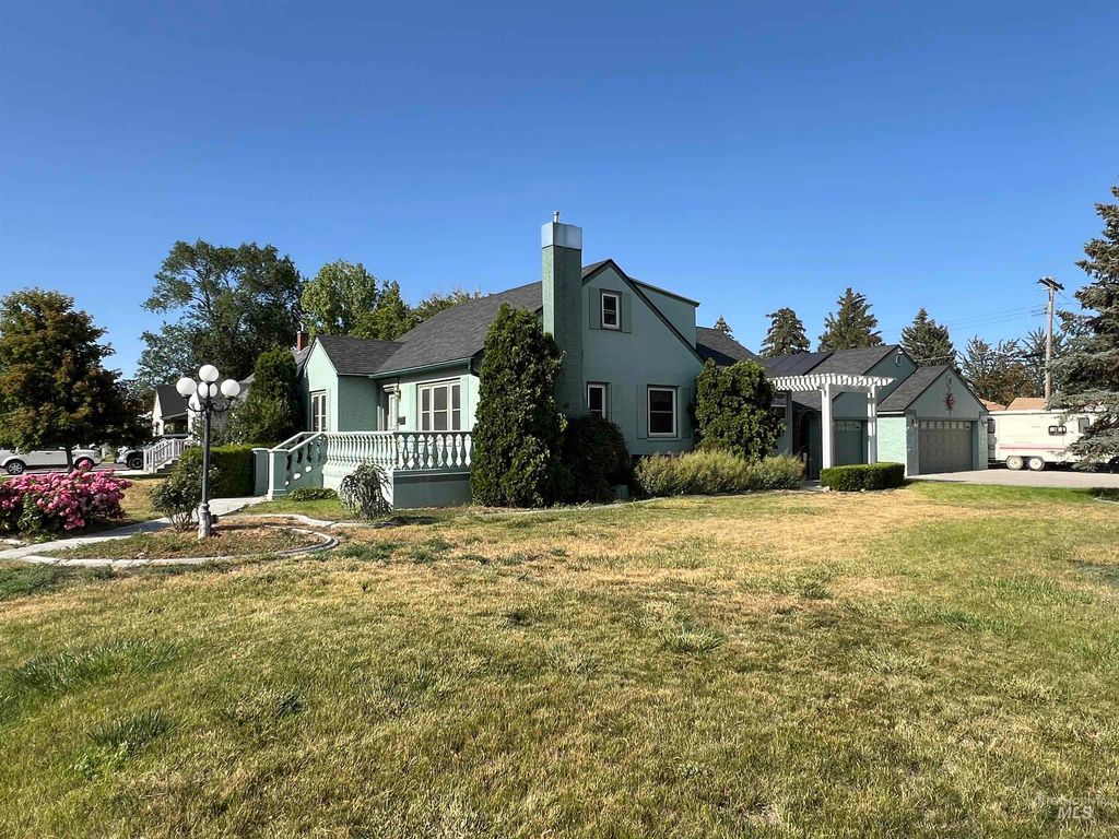 Photo of 710 Locust St, Twin Falls, ID 83301 (MLS # 98969449)