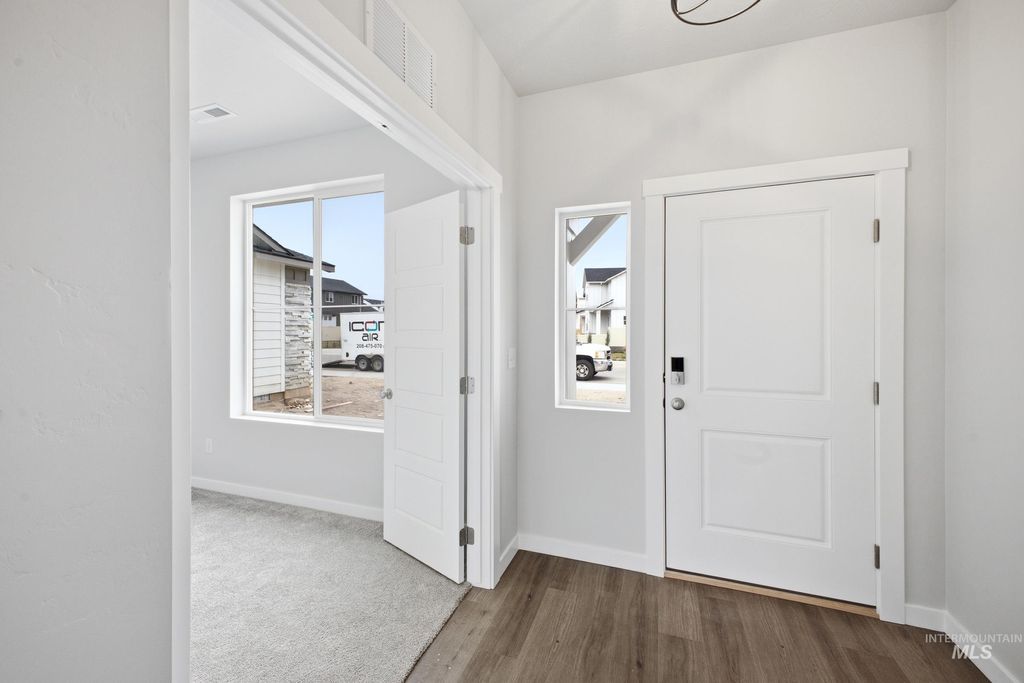 Photo of 6611 W Redwood Creek Dr, Meridian, ID 83646 (MLS # 98979229)