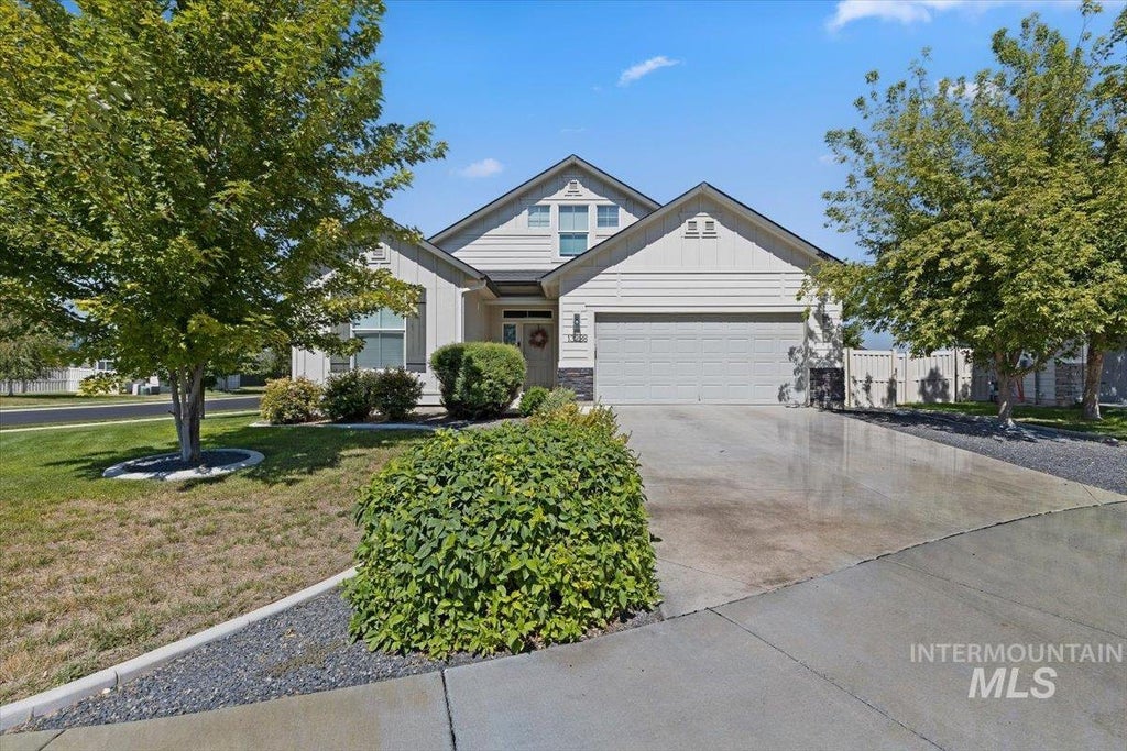 Photo of 13288 Trenton Ct, Caldwell, ID 83607 (MLS # 98999408)