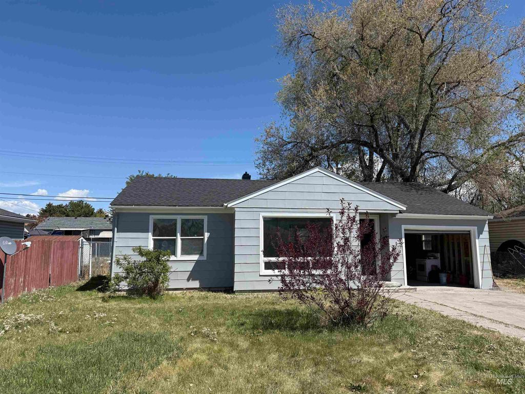 Photo of 916 Howard AVE, Pocatello, ID 83201 (MLS # 98985474)