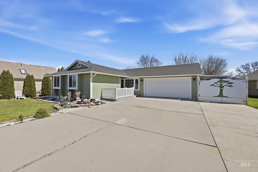 Photo of 2811 Pisces Drive, Caldwell, ID 83605 (MLS # 98981218)
