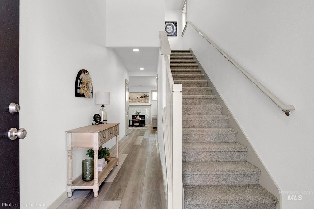 Photo of 729 SW Mendenhall St, Mountain Home, ID 83647 (MLS # 98976339)