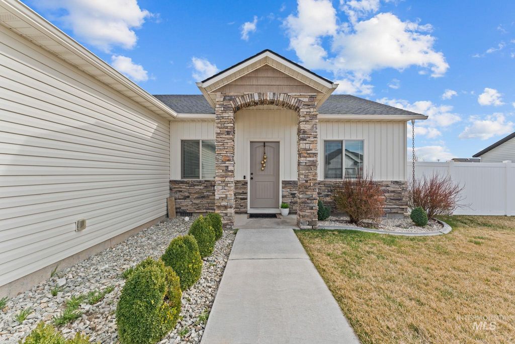 Photo of 1001 13th Street, Rupert, ID 83350 (MLS # 98979103)