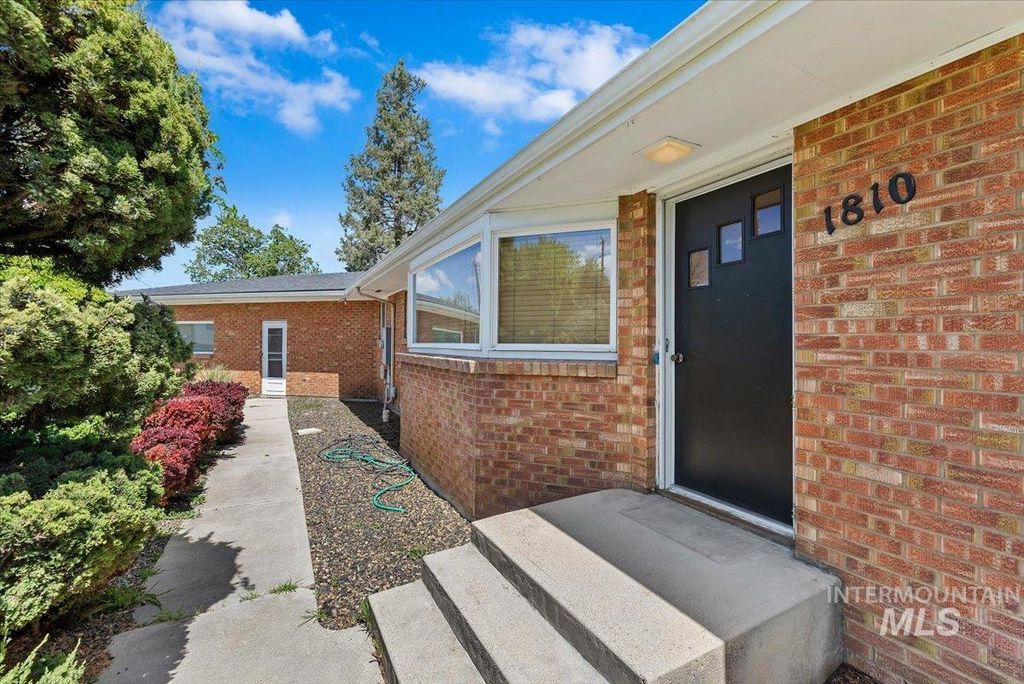 Photo of 1810 N Maple Grove, Boise, ID 83704 (MLS # 98985791)