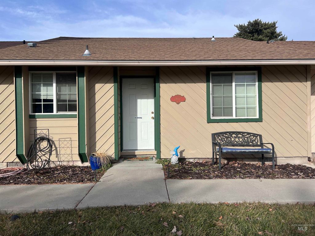 Photo of 6452 W Douglas St, Boise, ID 83704 (MLS # 98973564)