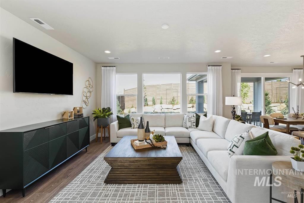 Photo of 194 W Omphale St, Kuna, ID 83634 (MLS # 98968498)