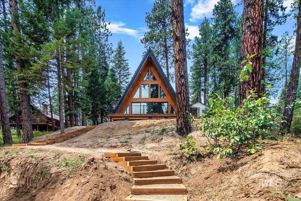 Photo of 7 Moonglow Cir, Garden Valley, ID 83622 (MLS # 98955061)