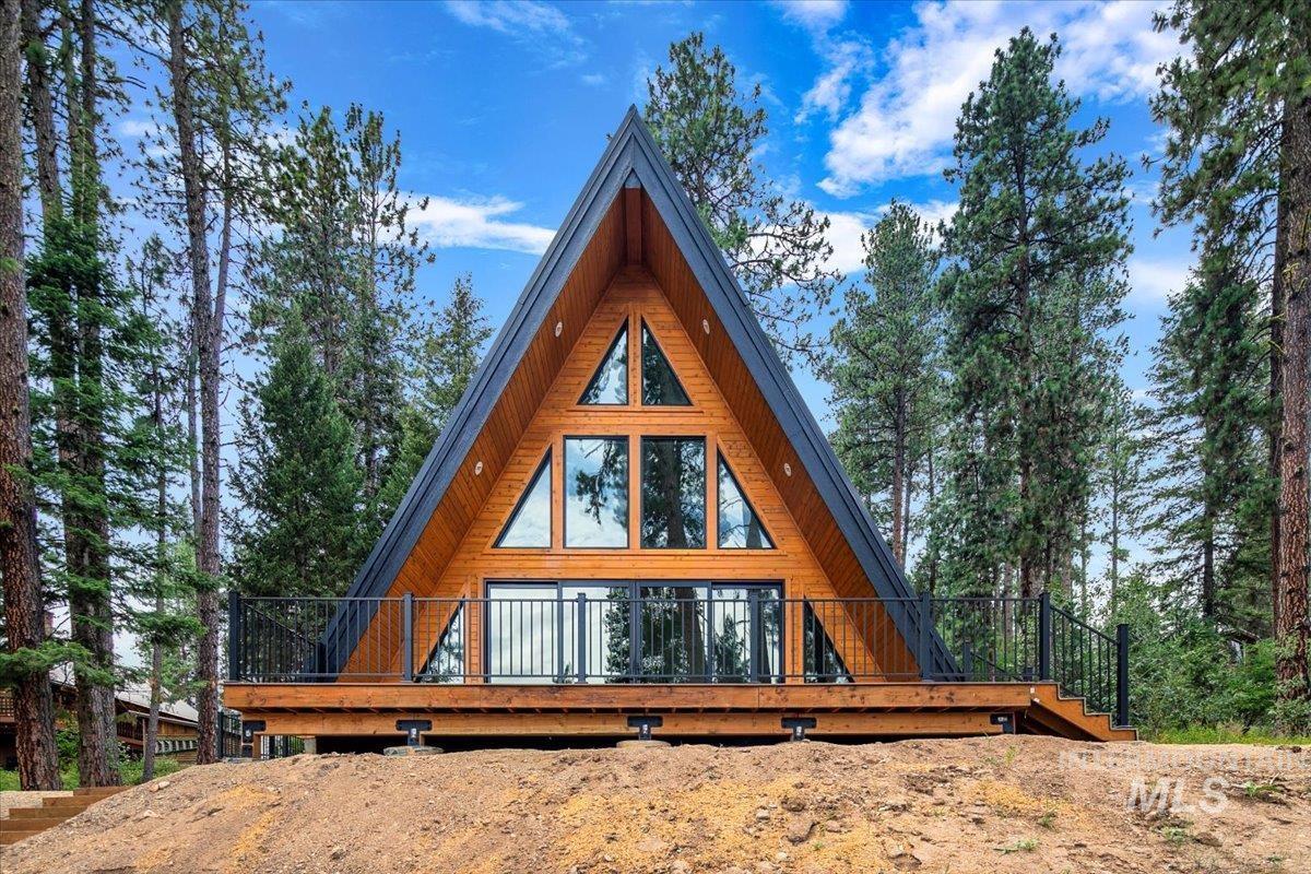 Front of cabin featuring a wooden deck