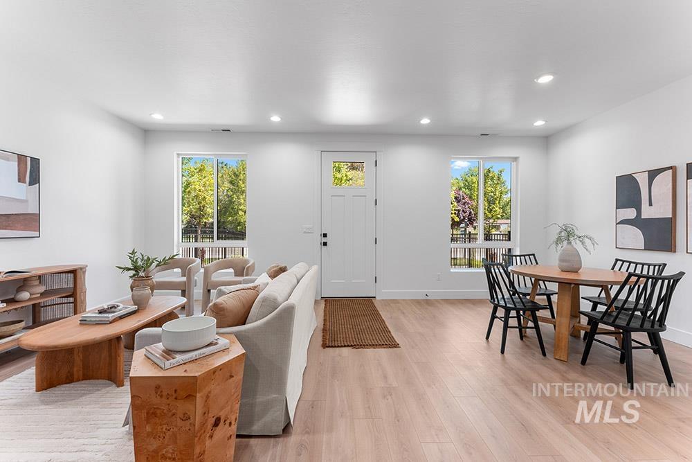 434 E Presidio Ln