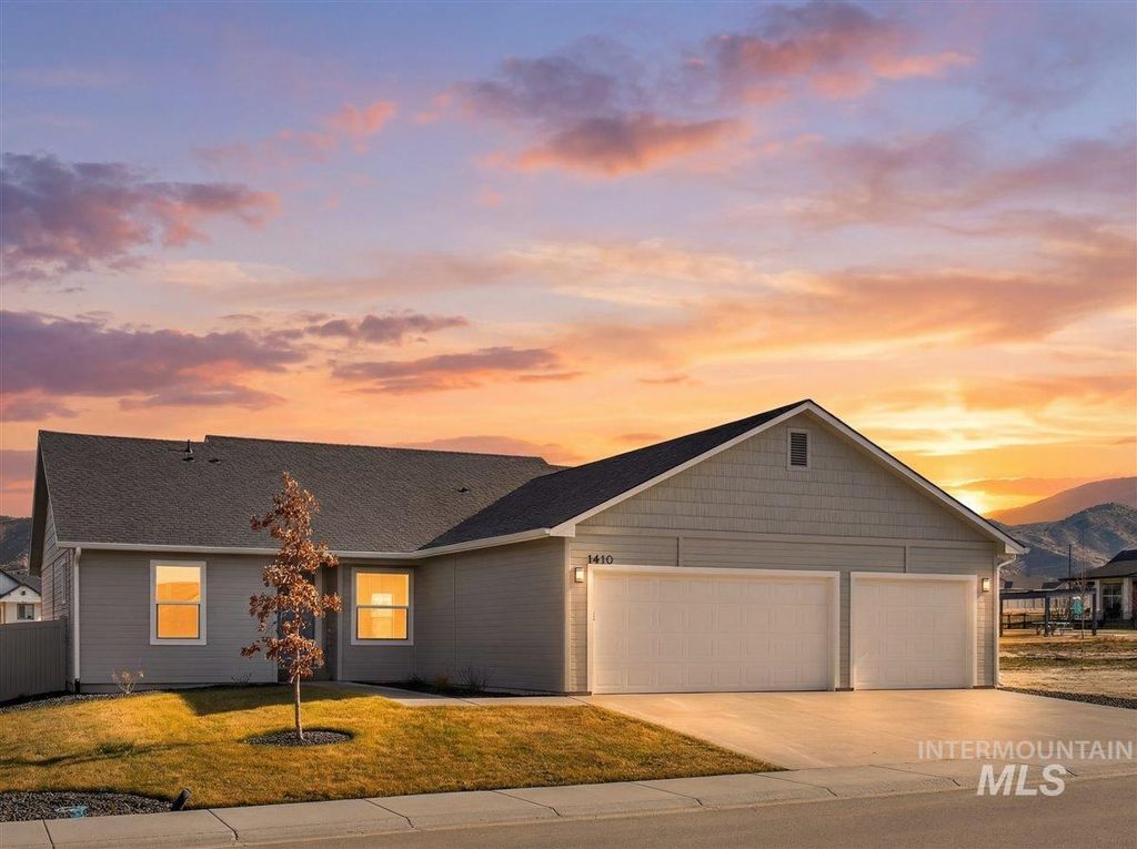 Photo of 1410 Regency Way, Emmett, ID 83617 (MLS # 98974482)