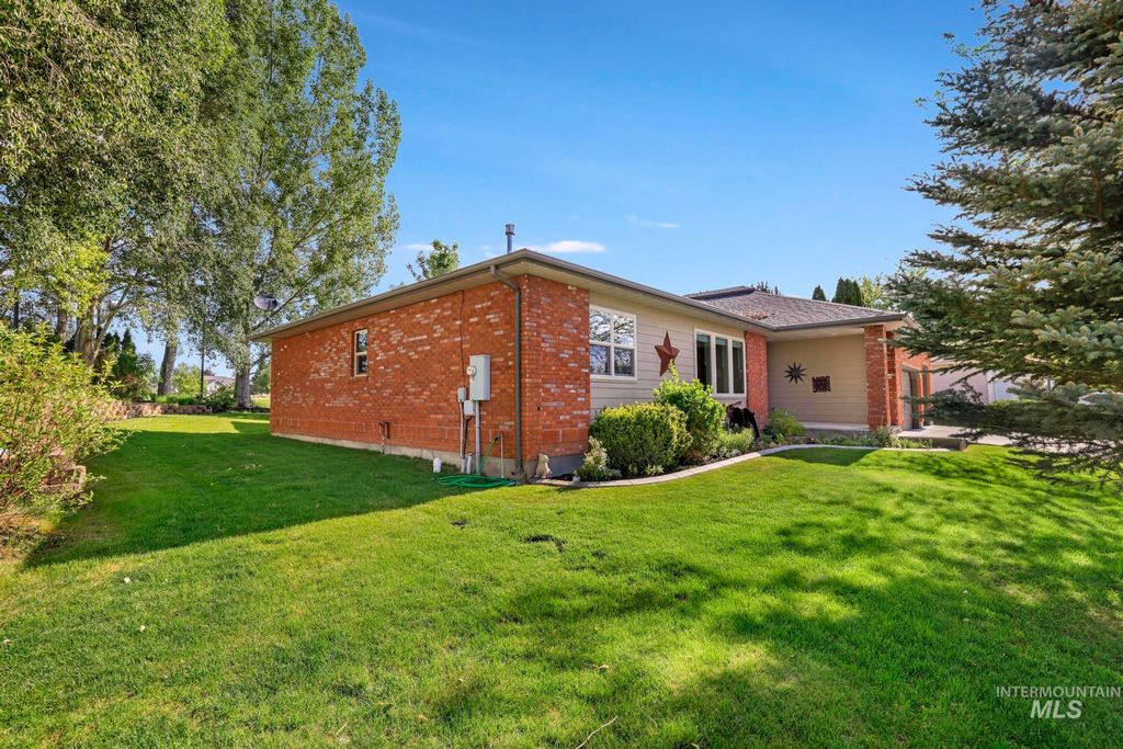 Photo of 100 Olympic Rd, Jerome, ID 83338 (MLS # 98986653)