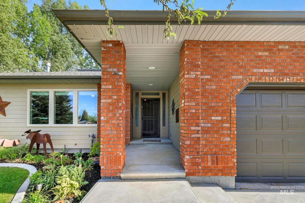 Photo of 100 Olympic Rd, Jerome, ID 83338 (MLS # 98986653)