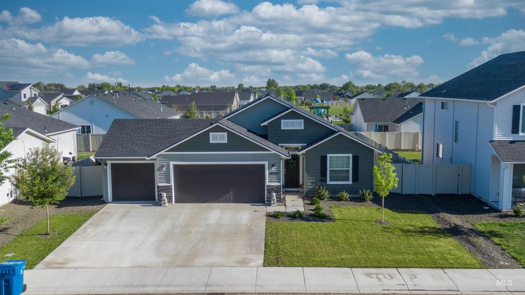 Photo of 12792 Ashfield St, Caldwell, ID 83607 (MLS # 98985178)