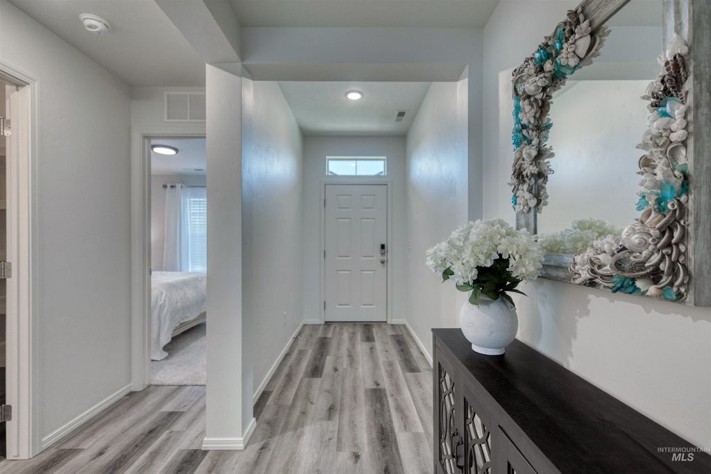 Photo of 12792 Ashfield St, Caldwell, ID 83607 (MLS # 98985178)