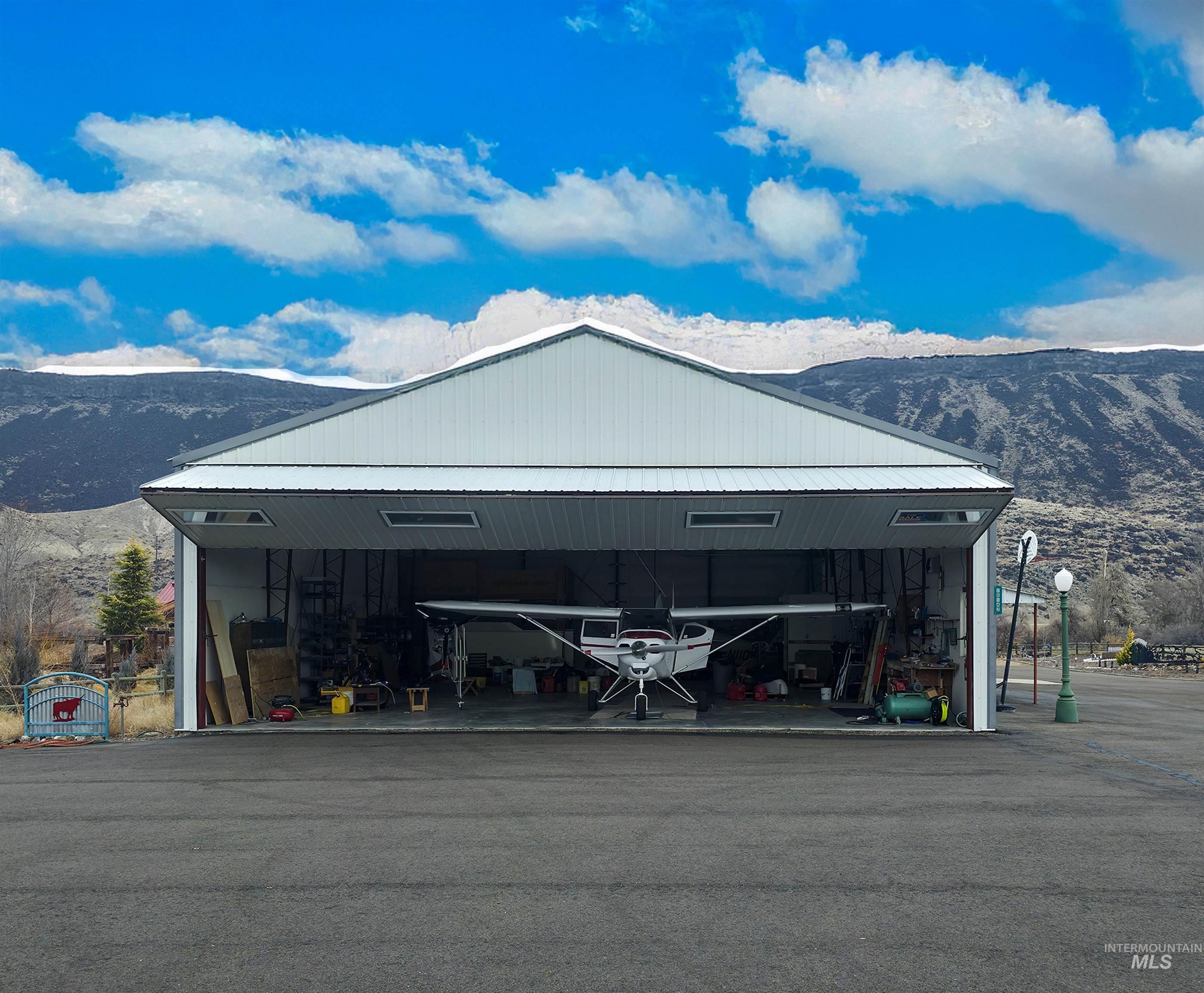 10142 Airpark Loop Rd