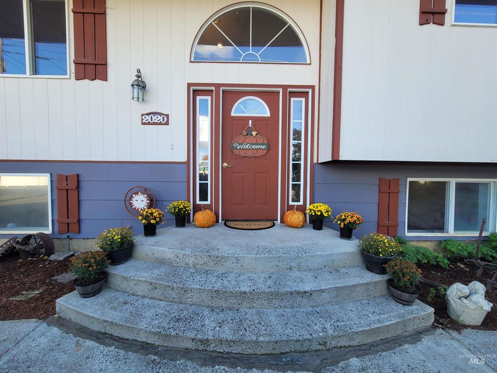 Photo of 2020 Powers Ave, Lewiston, ID 83501 (MLS # 98961826)