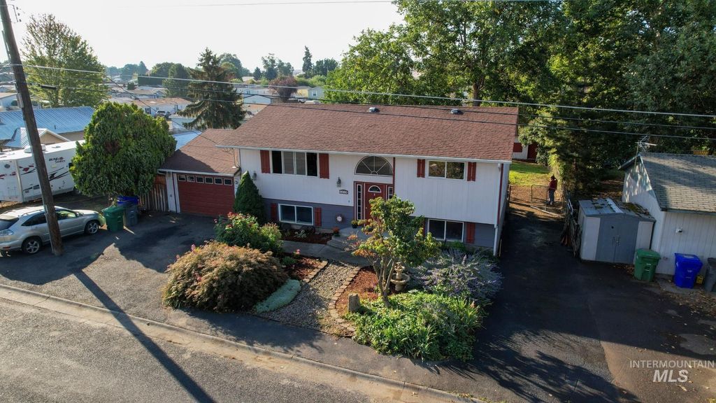 Photo of 2020 Powers Ave, Lewiston, ID 83501 (MLS # 98961826)