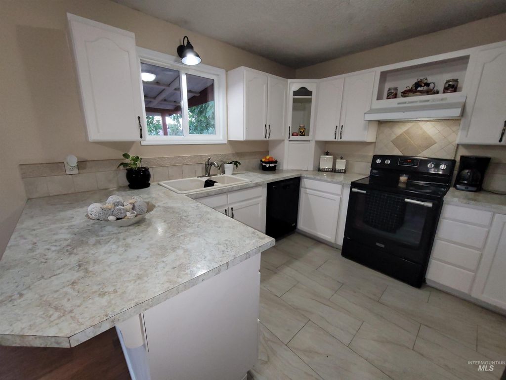 Photo of 2020 Powers Ave, Lewiston, ID 83501 (MLS # 98961826)