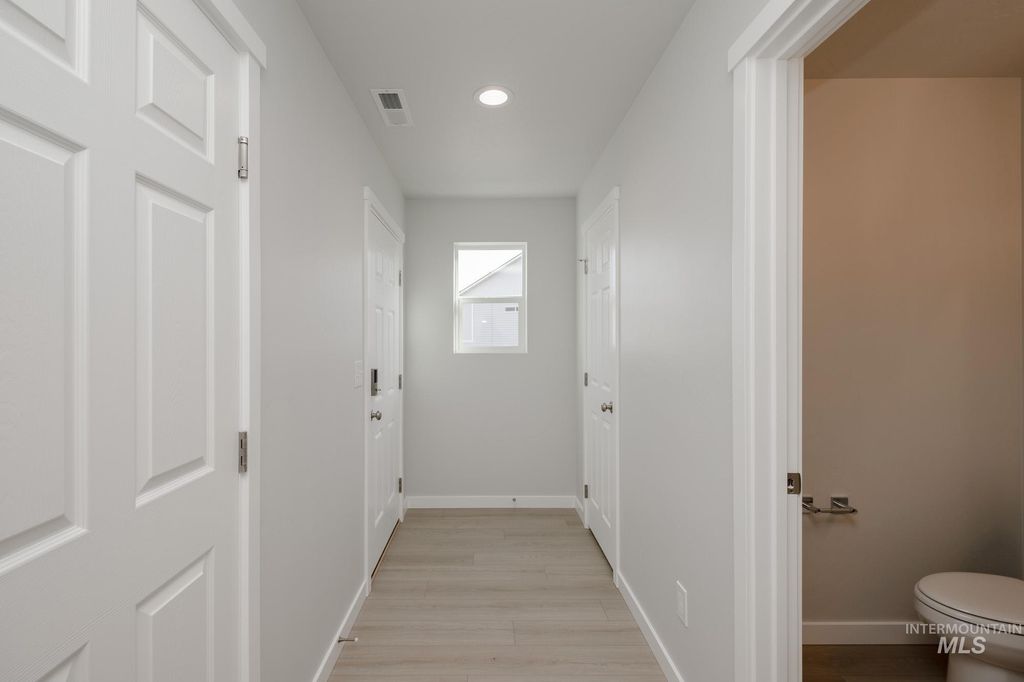 Photo of 928 Thunderbolt St, Mountain Home, ID 83647 (MLS # 98986234)