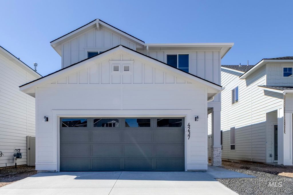 Photo of 928 Thunderbolt St, Mountain Home, ID 83647 (MLS # 98986234)