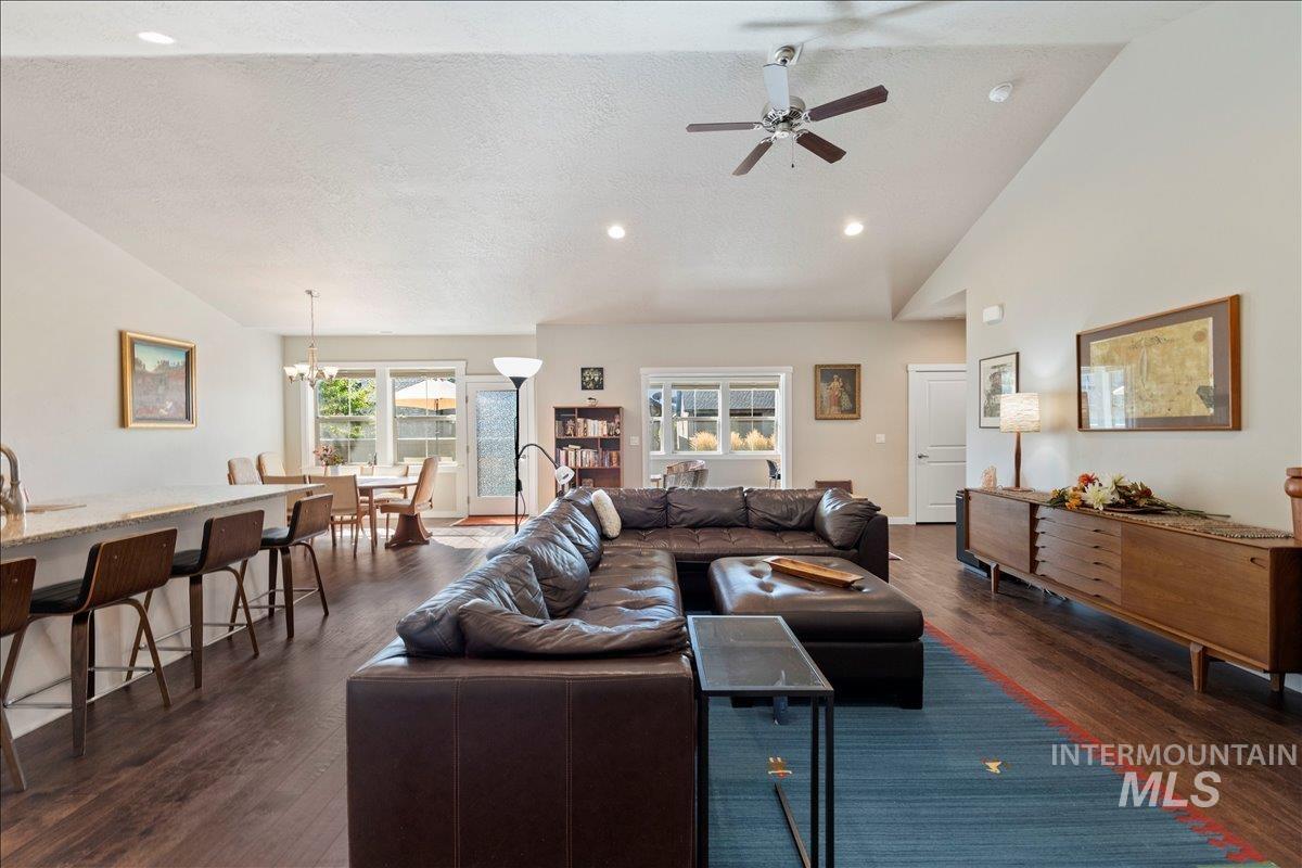 4132 E Silverking Ln