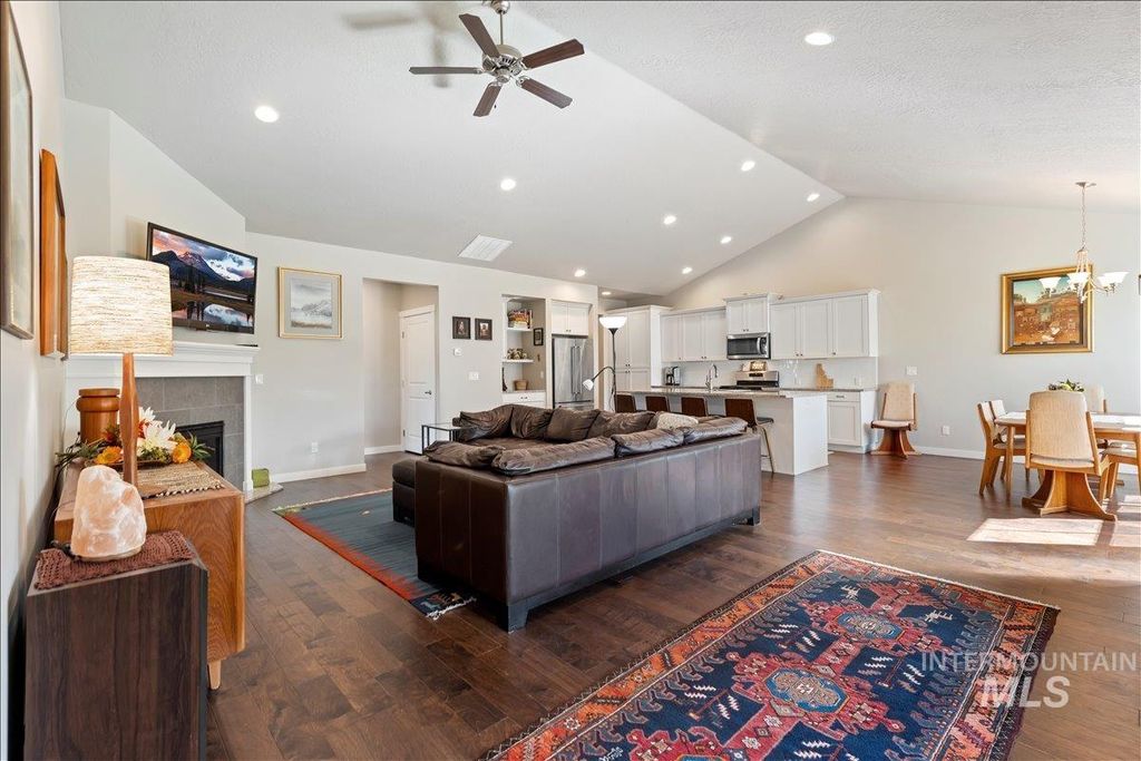 Photo of 4132 E Silverking Ln, Meridian, ID 83642 (MLS # 98980442)