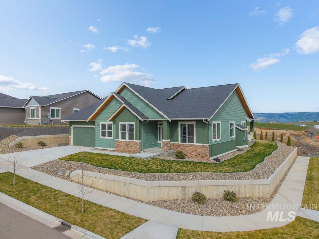 Photo of 1743 Golden Hills Drive, Lewiston, ID 83501 (MLS # 98978424)