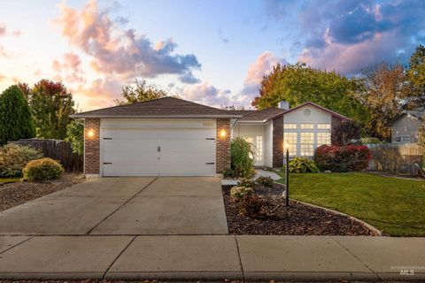 Photo of 1005 W Egret Dr, Meridian, ID 83642 (MLS # 98966255)