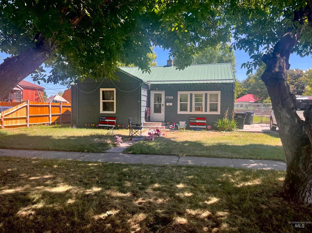 Photo of 1729 Yale Ave, Burley, ID 83318 (MLS # 98938336)